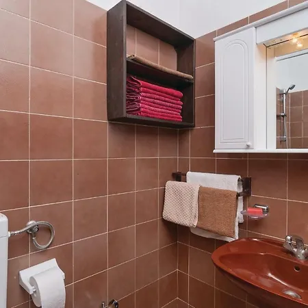 公寓 Three-bedroom In *